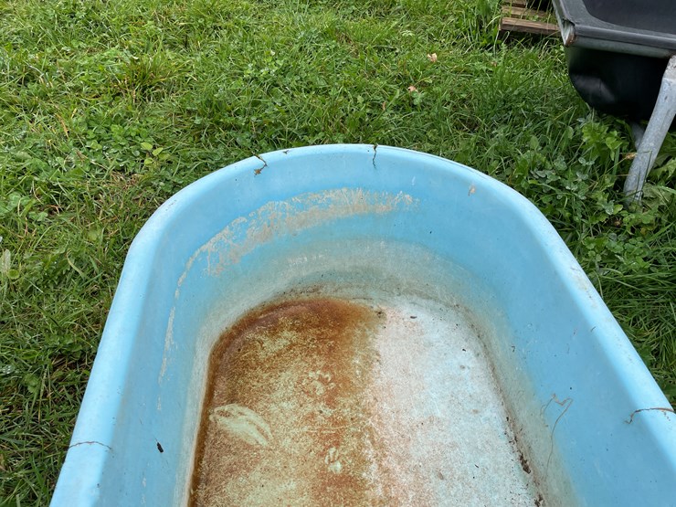 #9628-•-vintage-fiberglass-tub-image-4