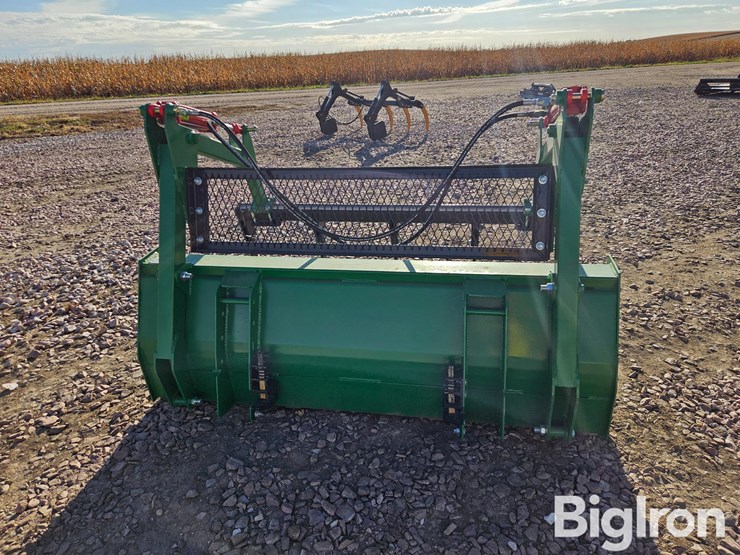 2025-john-deere-740-image-4