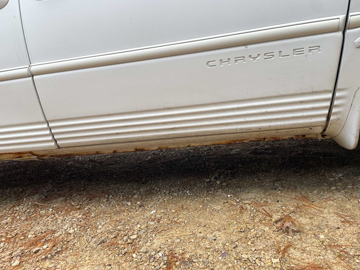 1999-chrysler-town-&-country-image-45