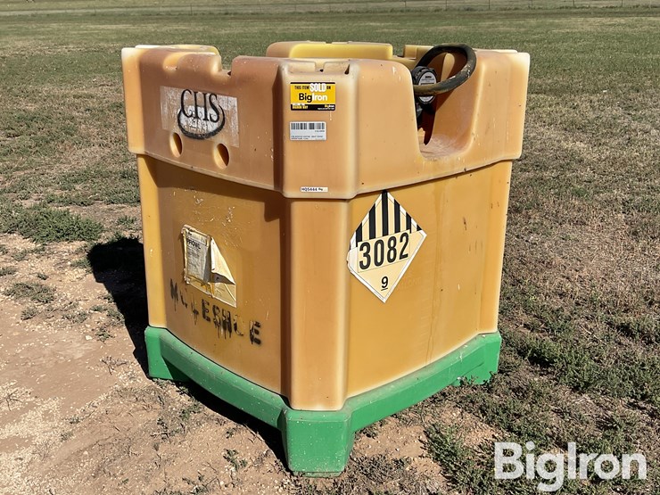 monsanto-250-gallon-liquid-fertilizer-poly-shuttle-image-1