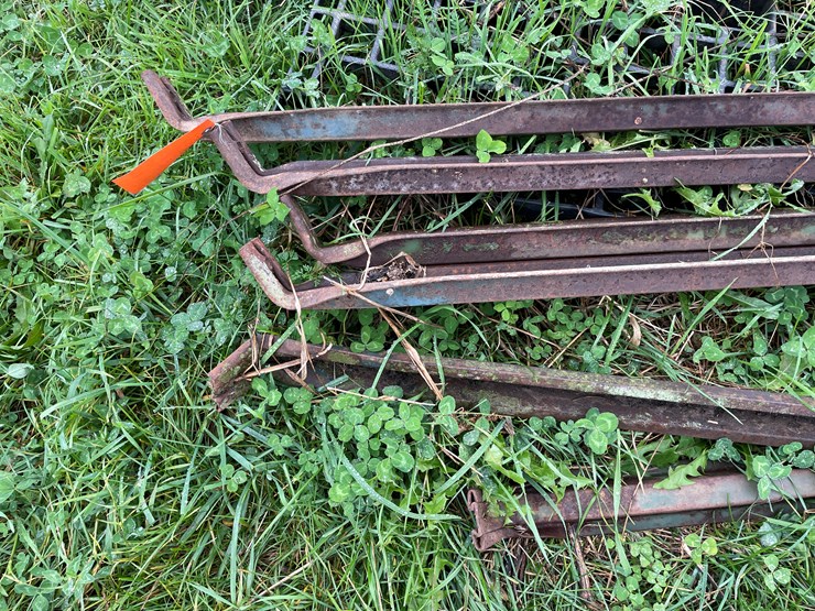 #9605-•-pile-of-steel-supports-image-2