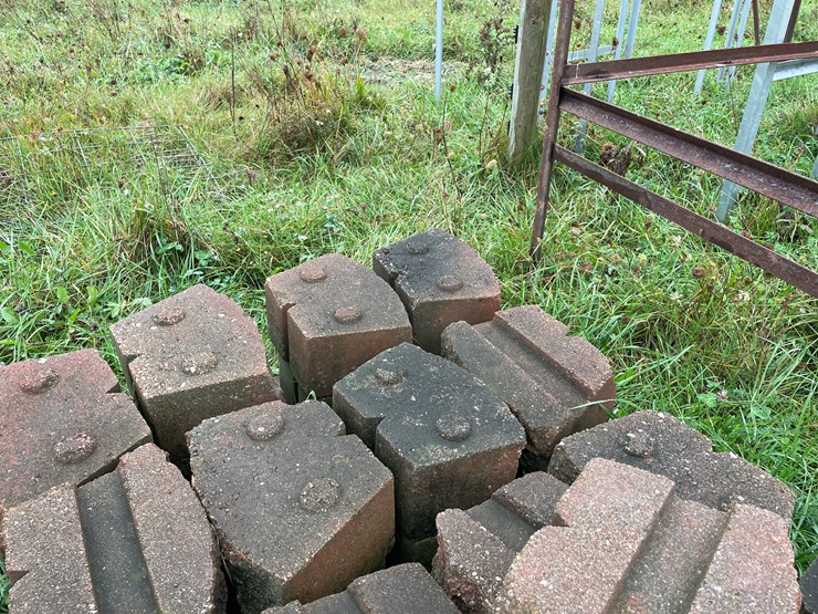 #8118-•-landscaping-bricks-image-7