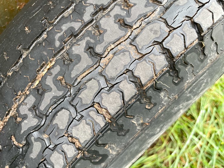 #8040-•-1998-corn-pro-tandem-axle-horse-trailer-(no-title)-image-32