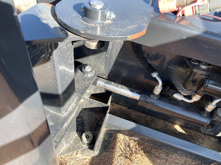 #4085-•-wolverine-skidsteer-bale-squeeze-attachment-image-10