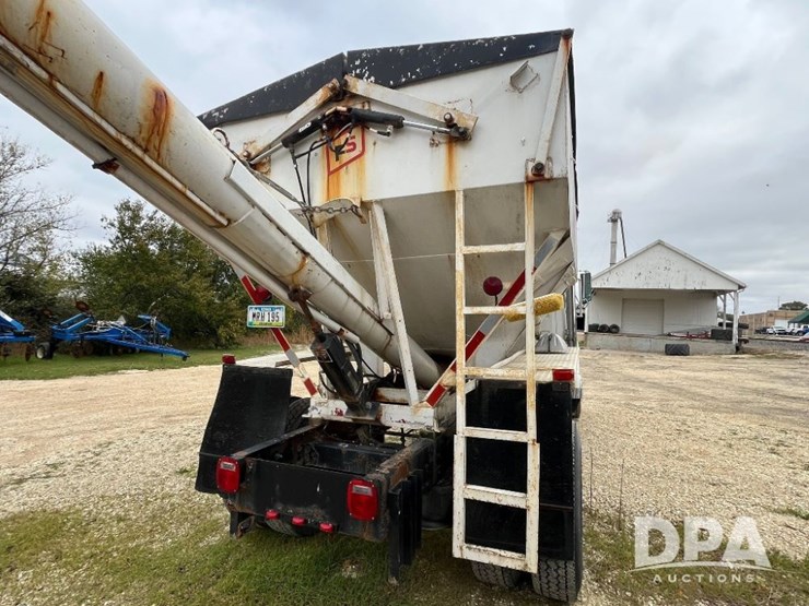 1995-freightliner-fl70-image-35