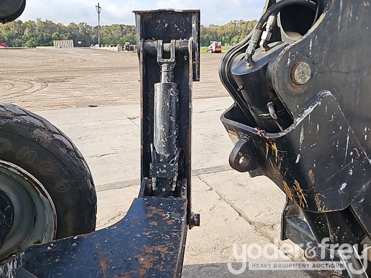 2016-sky-trak-10054-image-19