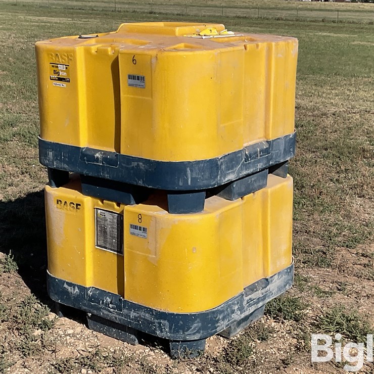 Basf System 110-Gallon Liquid Fertilizer Poly Shuttles