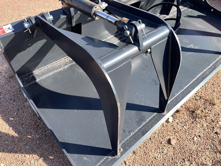 #4083-•-84"-smooth-faced-grapple-bucket-attachment-image-15