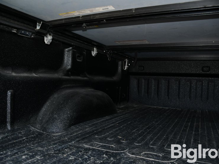 2017-chevrolet-silverado-1500-lt-image-19