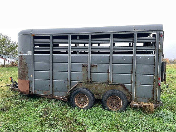 #8040-•-1998-corn-pro-tandem-axle-horse-trailer-(no-title)-image-8