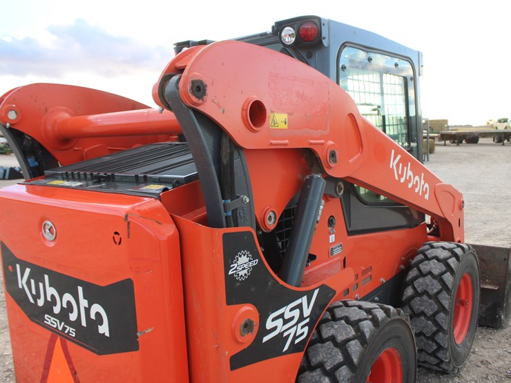 2023-kubota-ssv75-image-45