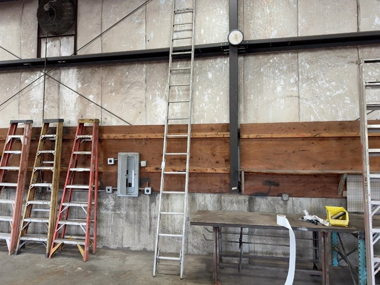 16'-aluminum-ladder-image-1