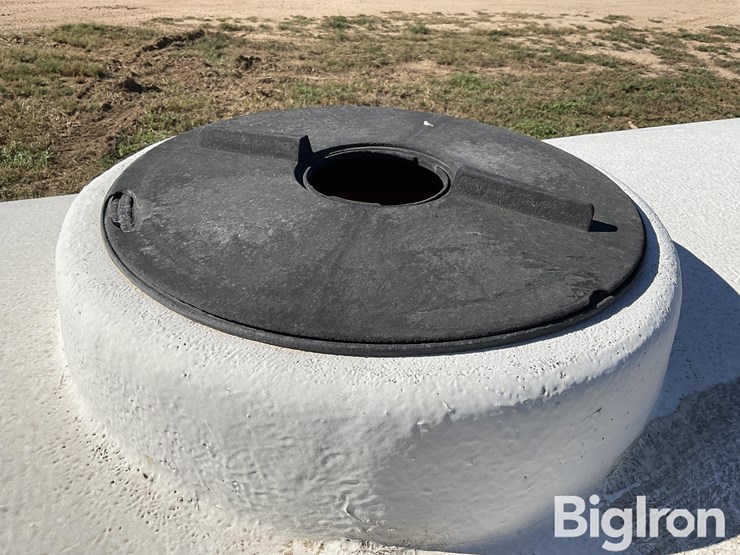 1600-gallon-liquid-fertilizer-poly-tank-image-14