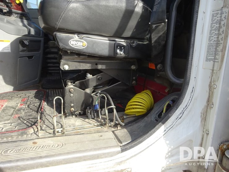 2016-freightliner-coronado-day-cab-glider-truck-(pz13982,-unit-720)-image-87