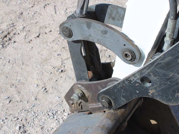 2016-bobcat-e32i-image-17