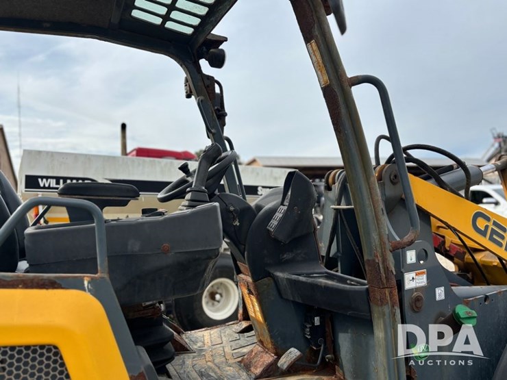 2018-gehl-750-image-30