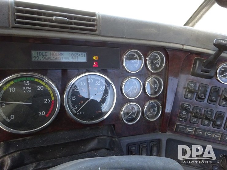 2016-freightliner-coronado-day-cab-glider-truck-(pz13983,-unit-716)-image-109