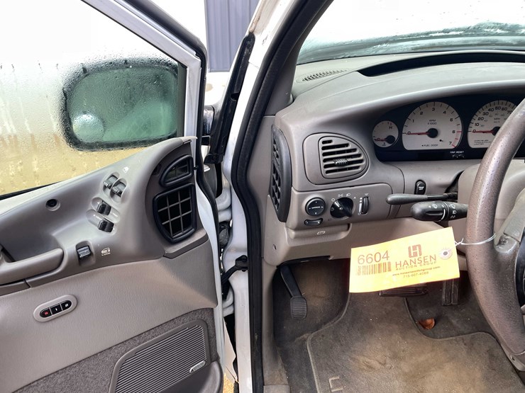 1999-chrysler-town-&-country-image-51