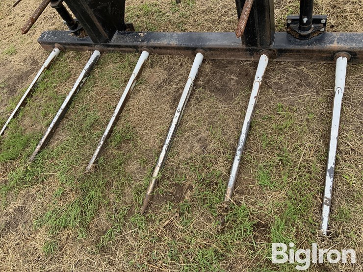 dymax-bale-spear-wheel-loader-attachment-image-15