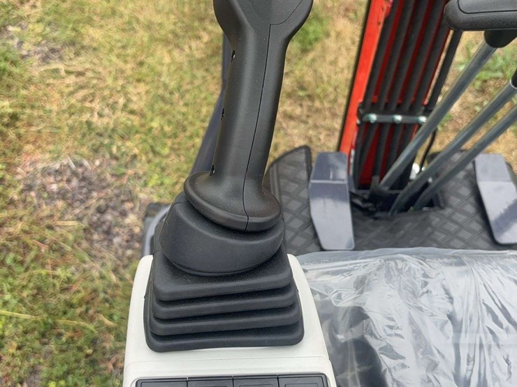 mini-excavator-mx12rx-image-25