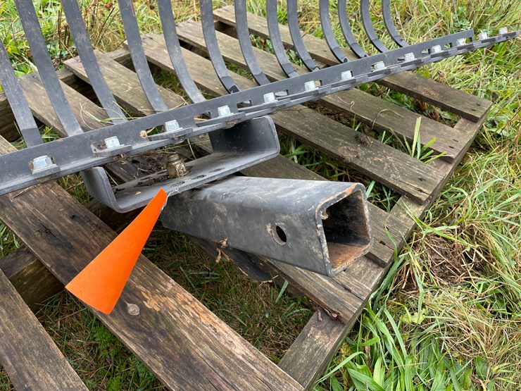 #8148-•-hitch-mounted-rake-image-8