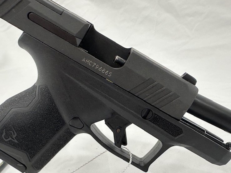 #2025-00059-•-taurus-gx4-pistol-image-29