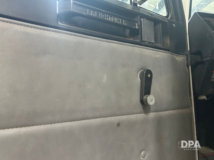 1999-freightliner-fld120-image-31