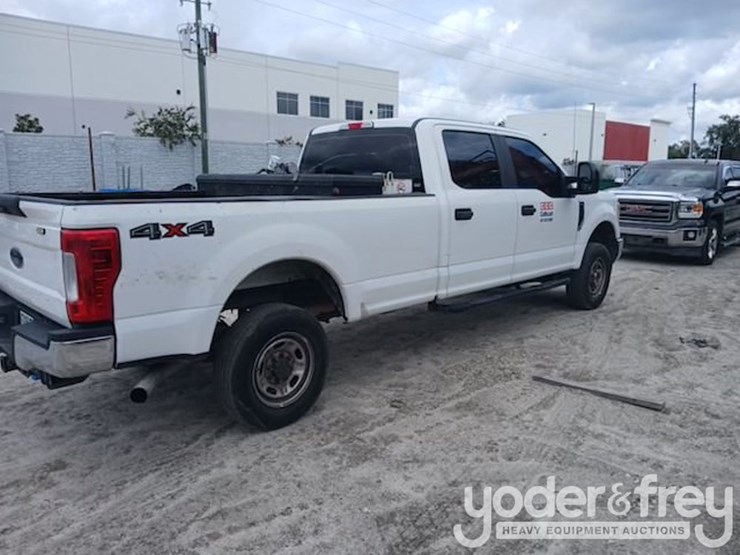 2017-ford-f250-xl-image-1