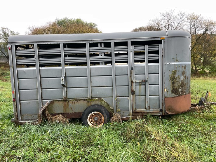 #8040-•-1998-corn-pro-tandem-axle-horse-trailer-(no-title)-image-4