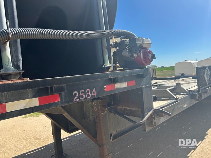 2012-neville-trailer-image-3