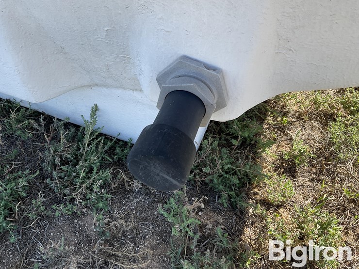 1600-gallon-liquid-fertilizer-poly-tank-image-17