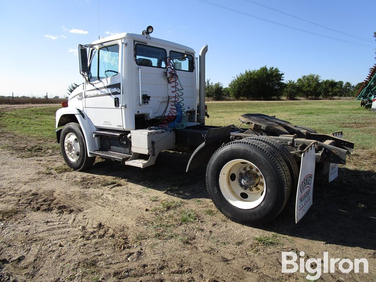 2000-freightliner-fl70-image-7