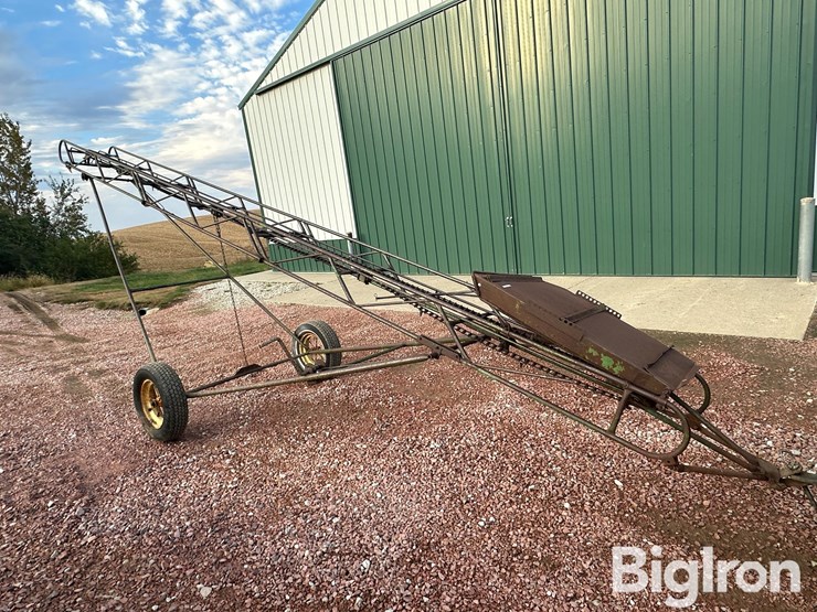 john-deere-200-image-1