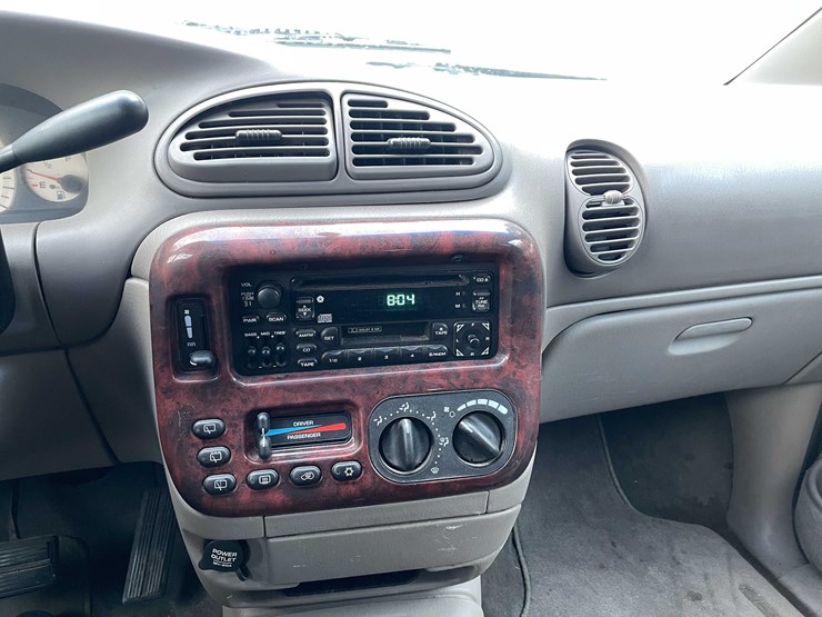 1999-chrysler-town-&-country-image-150