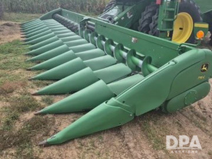 2020-john-deere-716c-image-1