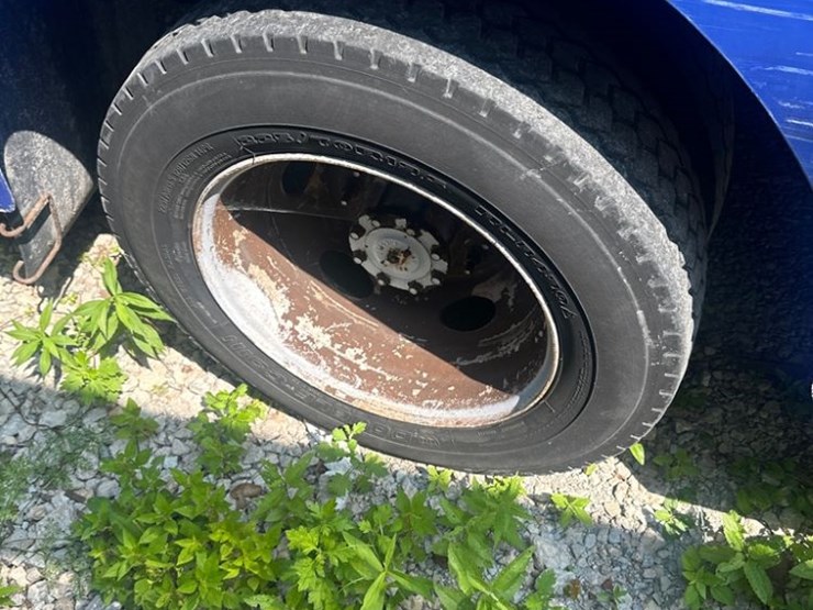 2012-ford-f59-image-12