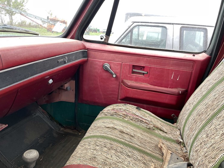#8043-•-1981-chevy-custom-deluxe-30-truck-(has-wi-title)-image-46