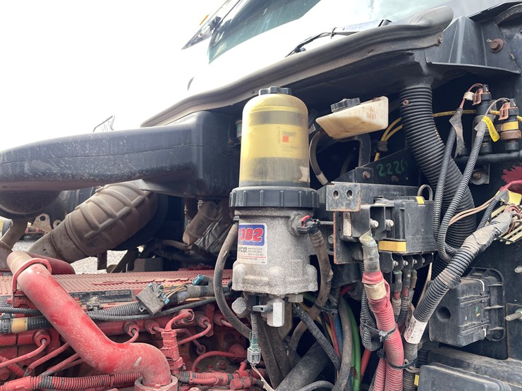 #1002-•-2021-international-semi-tractor-(has-mi-title)-image-42