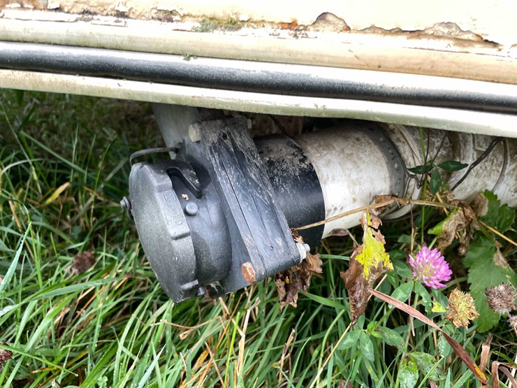 #8044-•-1986-3-horse-gooseneck-camper-trailer-(no-title)-image-10