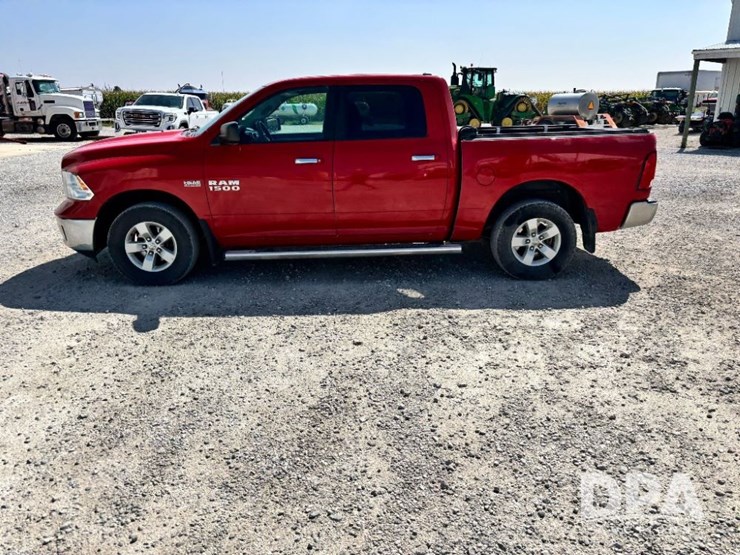 2017-ram-1500-slt-image-12
