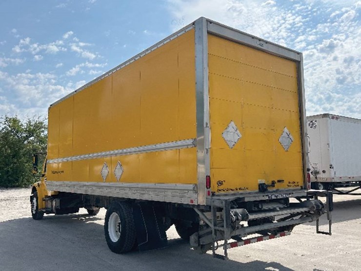 2020-freightliner-m2-106-business-class-image-2