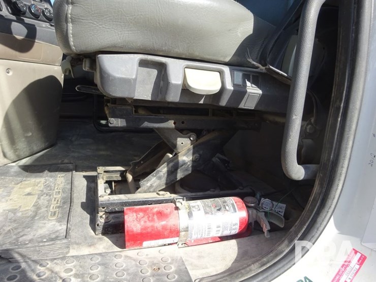 2018-freightliner-cascadia-day-cab-truck-(pz13986,-unit-405)-image-73