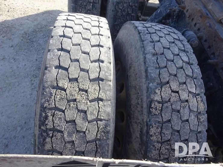 2016-freightliner-coronado-day-cab-glider-truck-(pz13983,-unit-716)-image-47