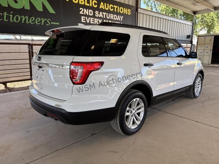 2017-ford-explorer-image-7