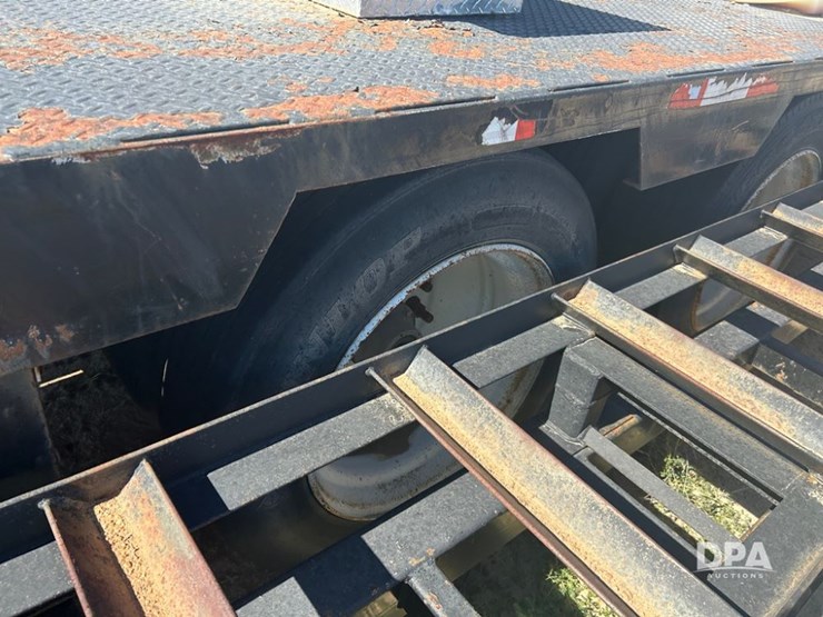 2012-neville-trailer-image-19