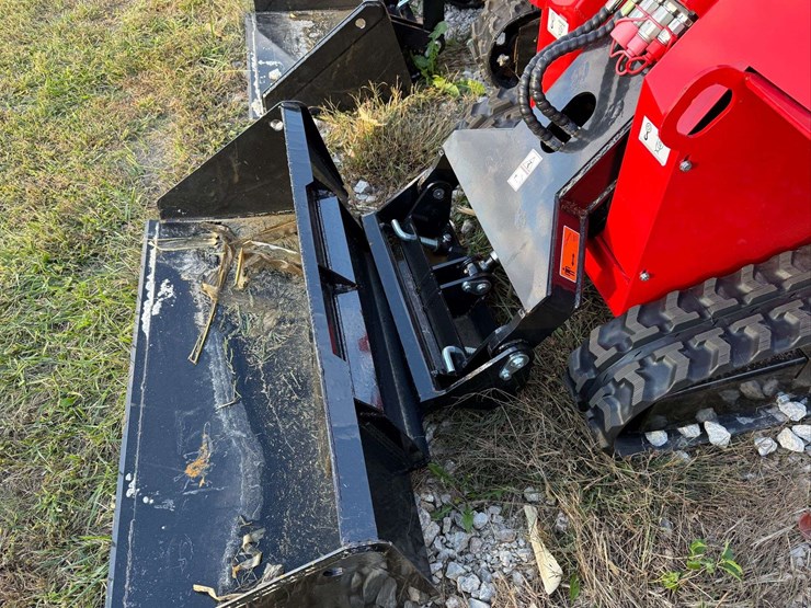 agt-sda-140t-mini-track-loader-image-3