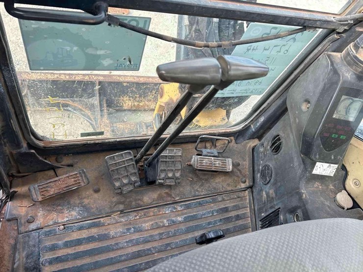 2013-deere-35d-image-11