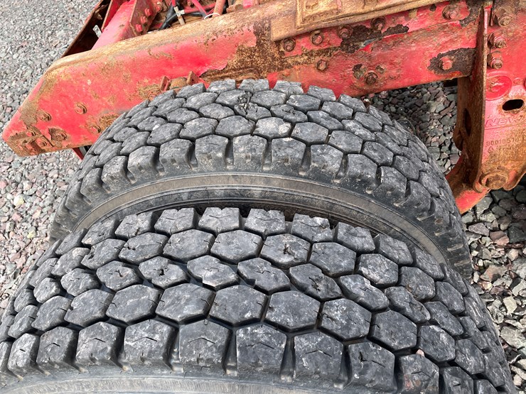 #1001-•-2004-kenworth-semi-tractor-(has-mi-title)-image-53