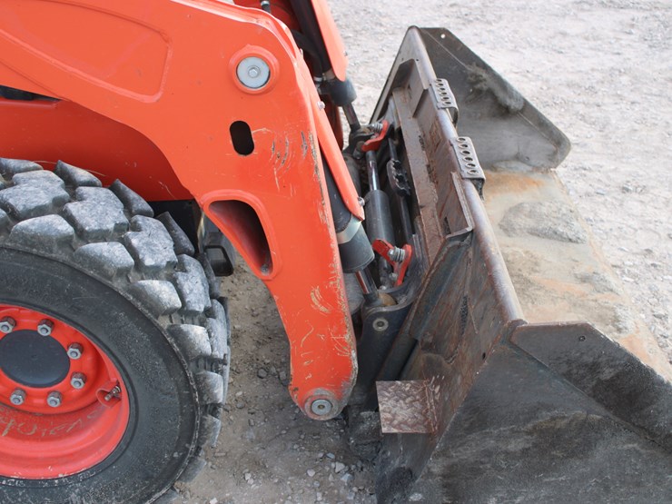 2023-kubota-ssv75-image-52