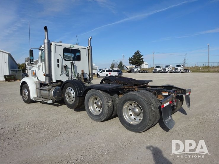 2018-freightliner-coronado-day-cab-glider-truck-(pz13985,-unit-775)-image-32